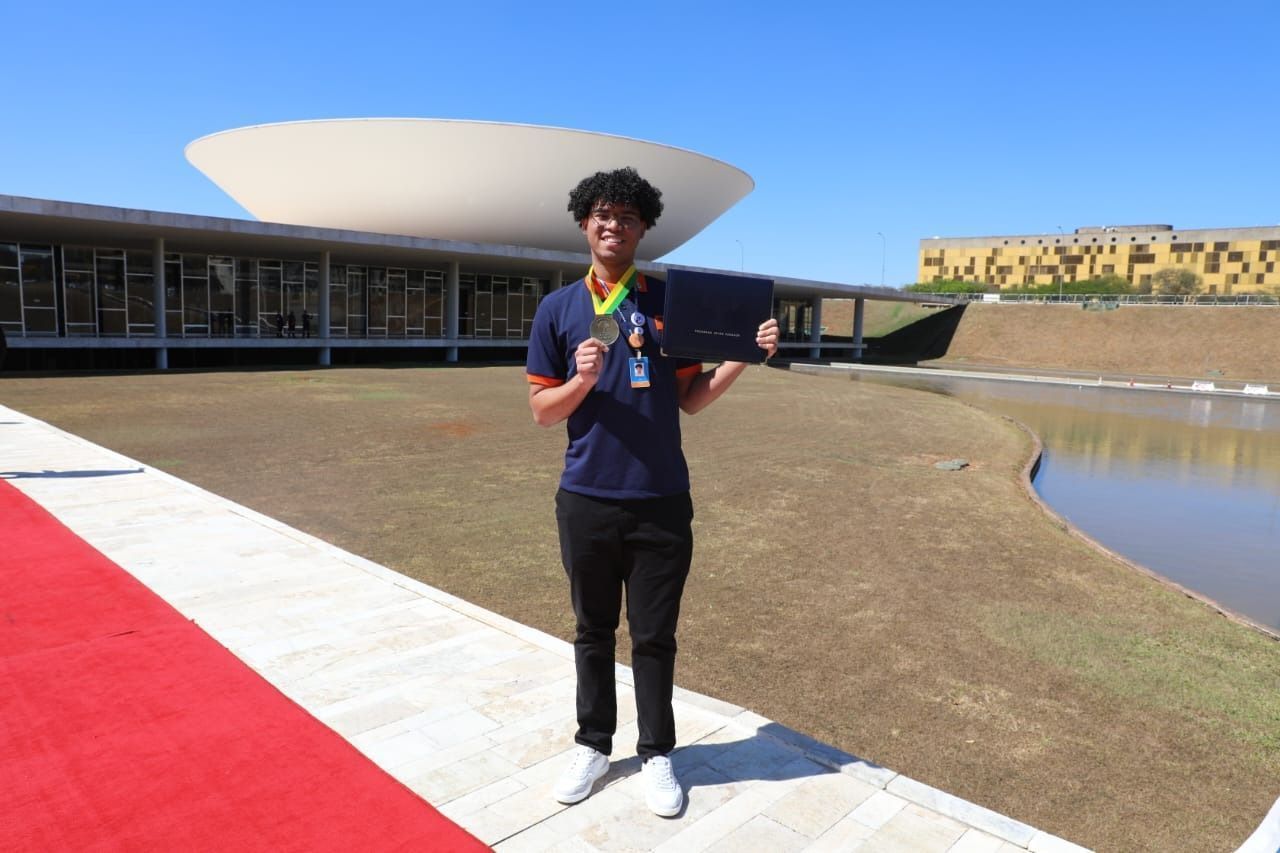 Imagem de destaque do post: Estudante assume mandato de jovem senador com projeto sobre crise climática