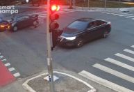 Porsche de Gato Preto passou no farol vermelho em alta velocidade; veja