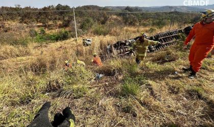 Colisão entre carro e caminhão deixa quatro mortos no DF
