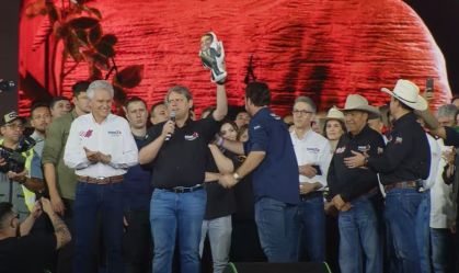 Em Barretos, Tarcísio defende Bolsonaro e agradece: "Fez tudo por mim"