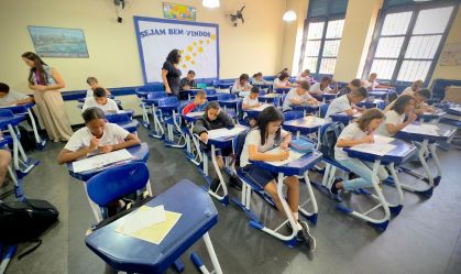 Rio: Estudo aponta melhora no aprendizado escolar após proibição de celular
