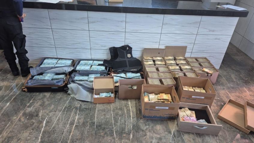 Grande quantidade de dinheiro foi apreendida durante operação • Polícia Federal de Minas Gerais