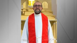 Padre é afastado por suspeita de "conduta incompatível" com igreja