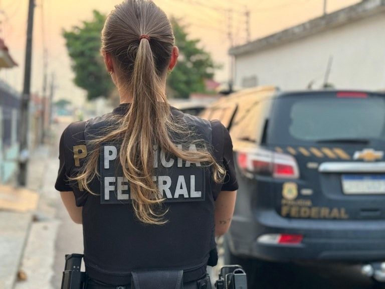 Imagem de destaque do post: PF prende duas aliciadoras por tráfico de mulheres à Europa