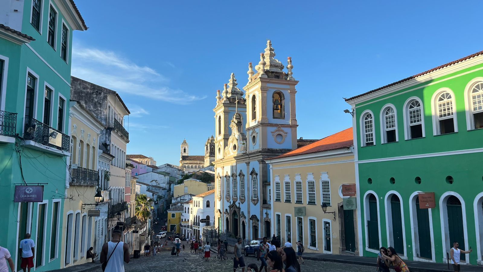Imagem de destaque do post: Homem é preso após cobrar R$ 380 por estacionamento irregular para turistas