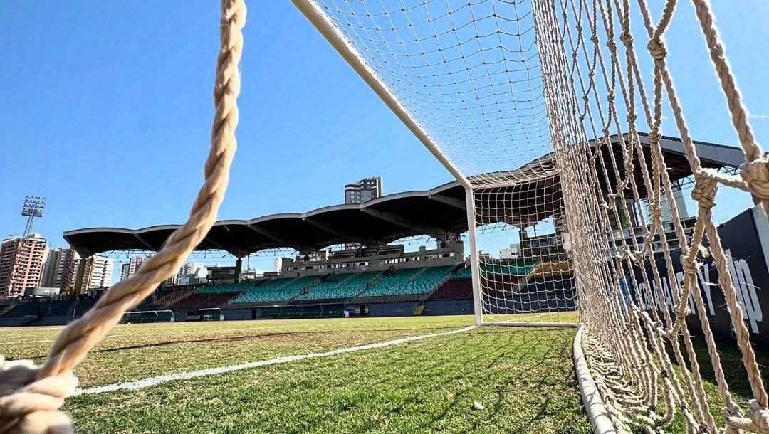 Willie Davids, estádio em Maringá (PR)