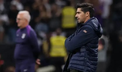 Abel diz que Palmeiras merecia vencer Corinthians e contesta VAR