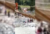 Ponte desaba em ponto turístico e deixa cinco mortos na China