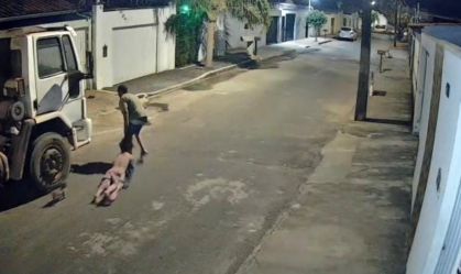 Homem que arrastou companheira pelos cabelos é preso pela polícia