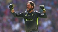 Alisson completa 300 jogos pelo Liverpool em estreia da Premier League