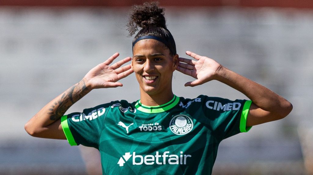 Amanda Gutierres, atacante do Palmeiras, comemora gol contra a Ferroviária