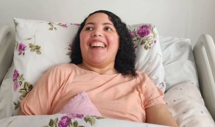 Quem é Amanda Wanessa, cantora gospel e esposa de homem que chutou sogro