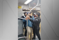Vídeo: segurança da CPTM aplica "mata-leão" em ambulante dentro do vagão