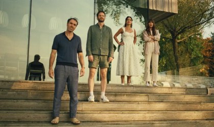 Como funciona uma relação não-monogâmica? "Amores à Parte" faz sátira disso
