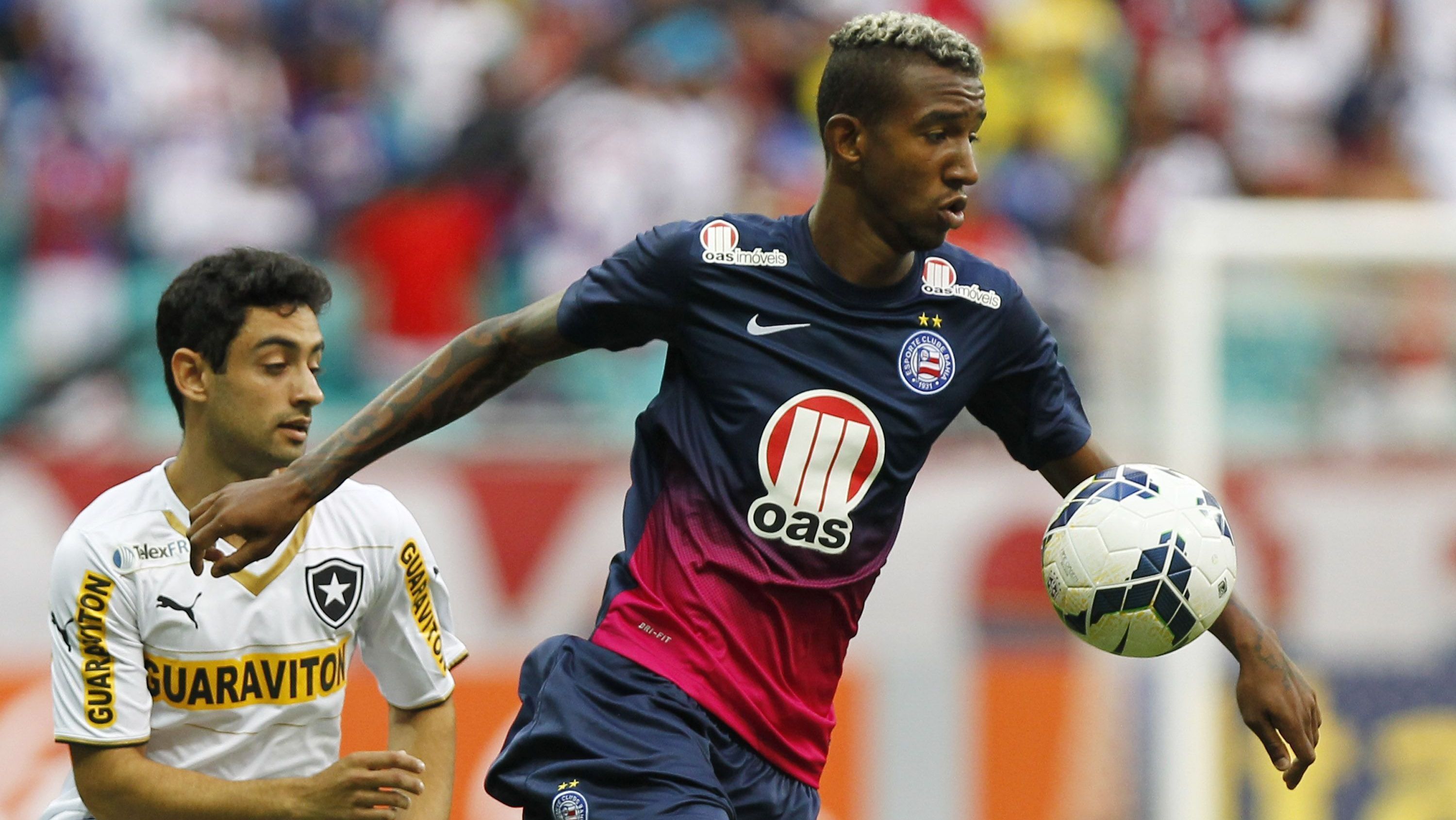 Anderson Talisca em ação pelo Bahia contra o Botafogo, em 2014 • Felipe Oliveira/Getty Images