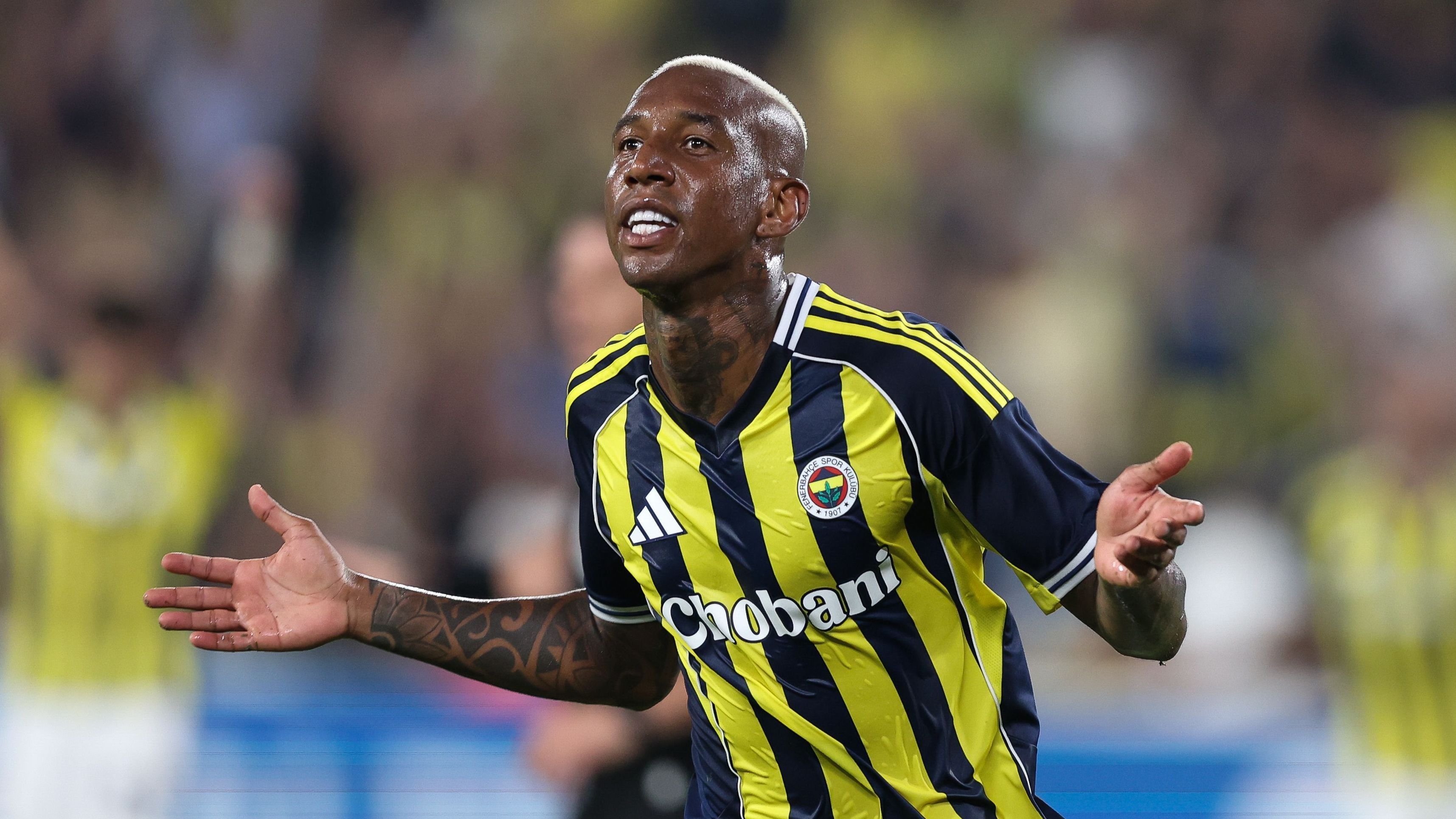 Anderson Talisca comemora gol contra o Feyenoord na Champions