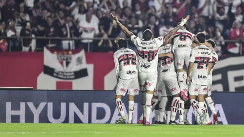 Jogadores do São Paulo comemoram gol sobre o Atlético Nacional no Morumbis pela Libertadores