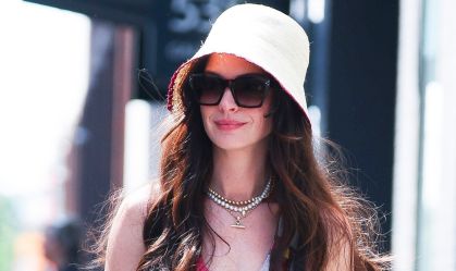 Anne Hathaway nas gravações de "O Diabo Veste Prada 2"