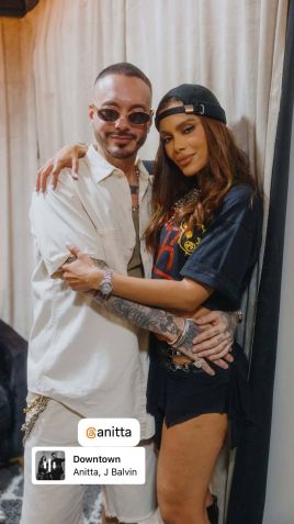 Anitta e J Balvin nos bastidores de festival • Reprodução/Instagram