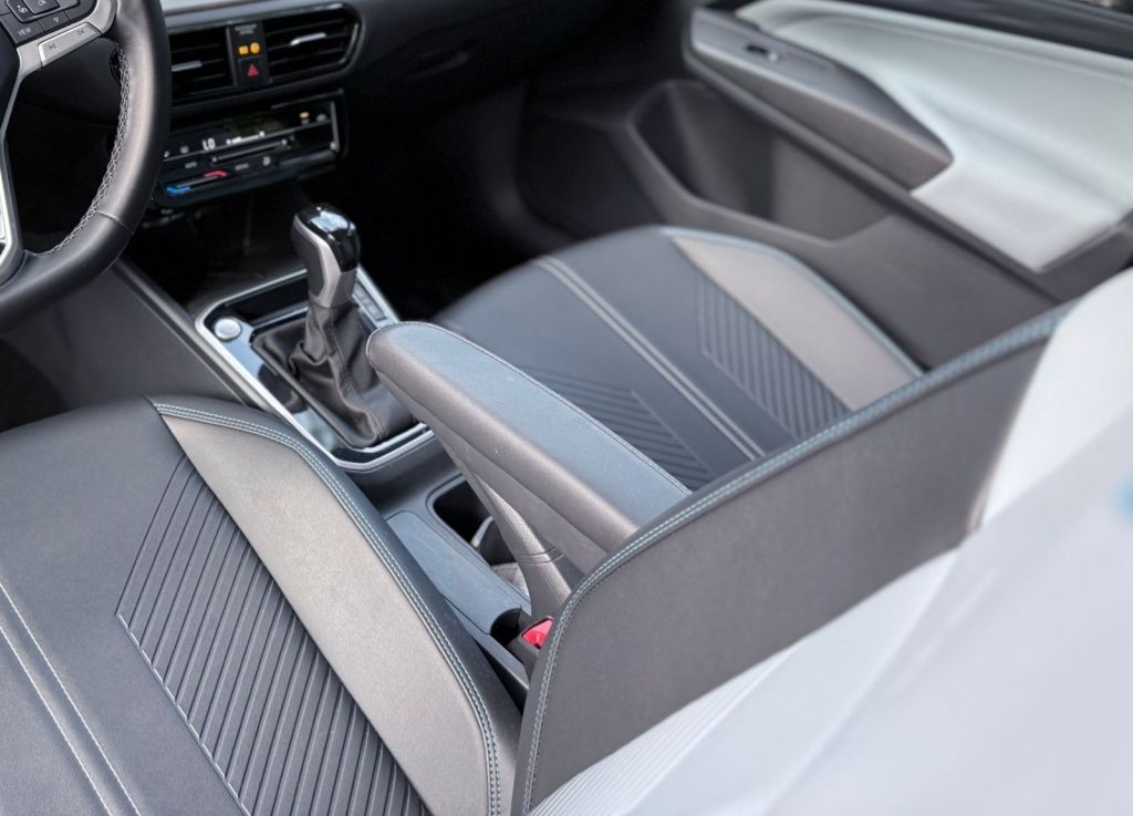 Modelo tem apoio de braço mais simples