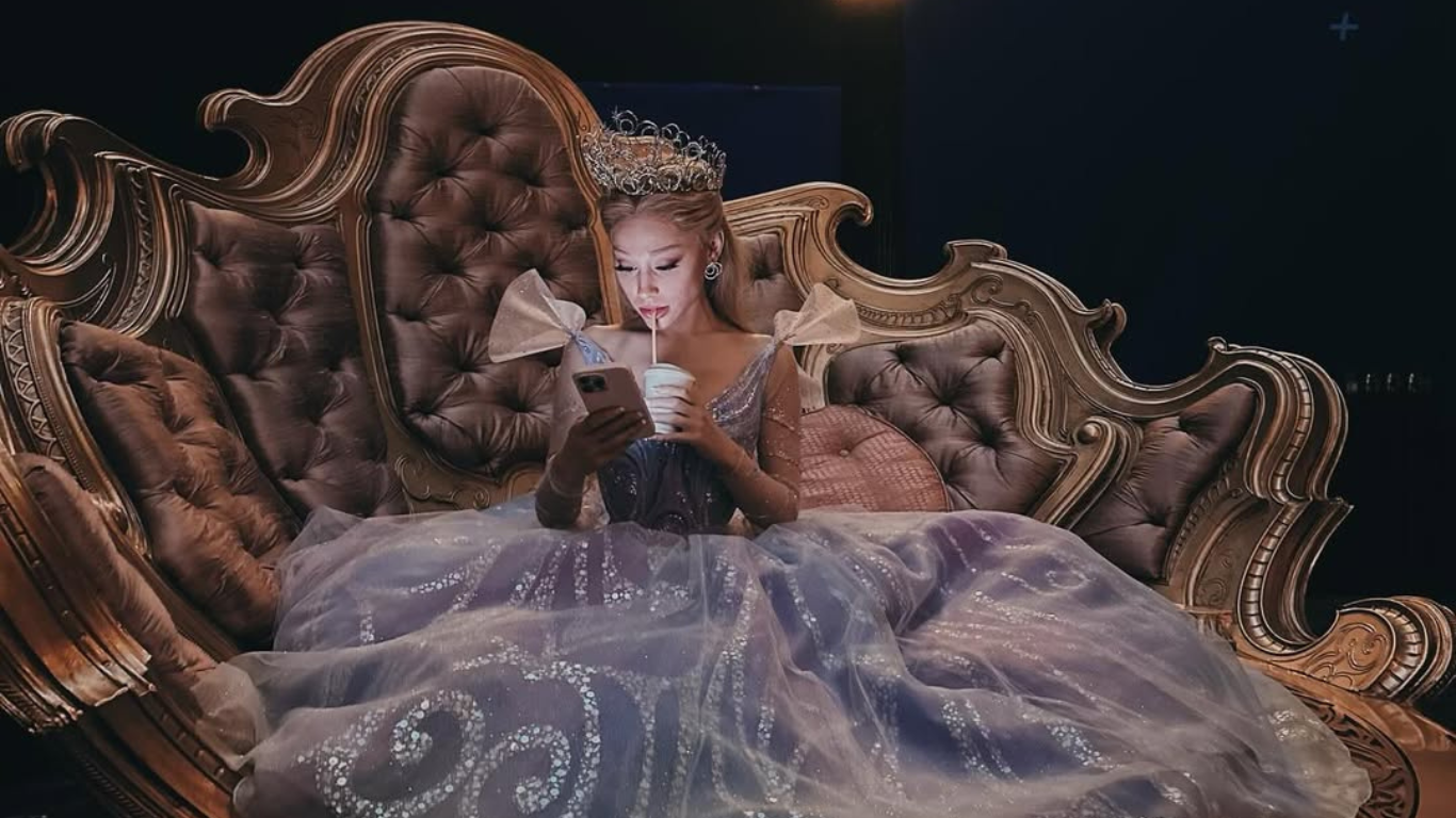 ariana grande glinda