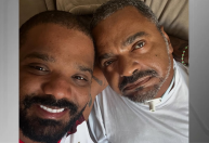 Arlindinho presta homenagem ao pai, Arlindo Cruz, após a morte do cantor