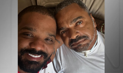 Arlindinho presta homenagem ao pai, Arlindo Cruz, após a morte do cantor