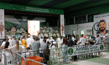 Família e fãs se despedem de Arlindo Cruz em velório neste sábado (9)