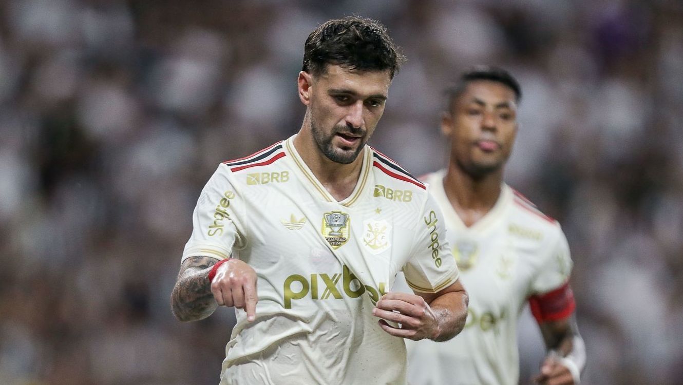 Arrascaeta comemora gol em Ceará x Flamengo, pelo Brasileirão