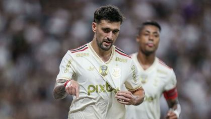 Arrascaeta comemora gol em Ceará x Flamengo, pelo Brasileirão