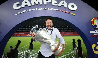 Bola de Ouro: Arthur Elias é indicado a melhor técnico do futebol feminino