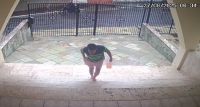 Zelador espanca moradora e incendeia apartamentos em prédio de Salvador