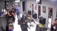 Vídeo: Assalto em barbearia assusta clientes e funcionários na Paraíba