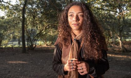 Alice Carvalho sobre trama lésbica em "Guerreiros do Sol": "Foge do clichê"