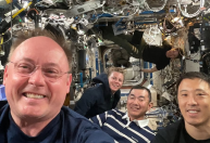 Astronauta da missão SpaceX Crew-11 publica foto na ISS: "Muito feliz"