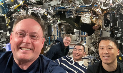 Astronauta da missão SpaceX Crew-11 publica foto na ISS: "Muito feliz"