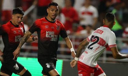 Série B: Athletico-PR quebra jejum de sete jogos e derrota o CRB