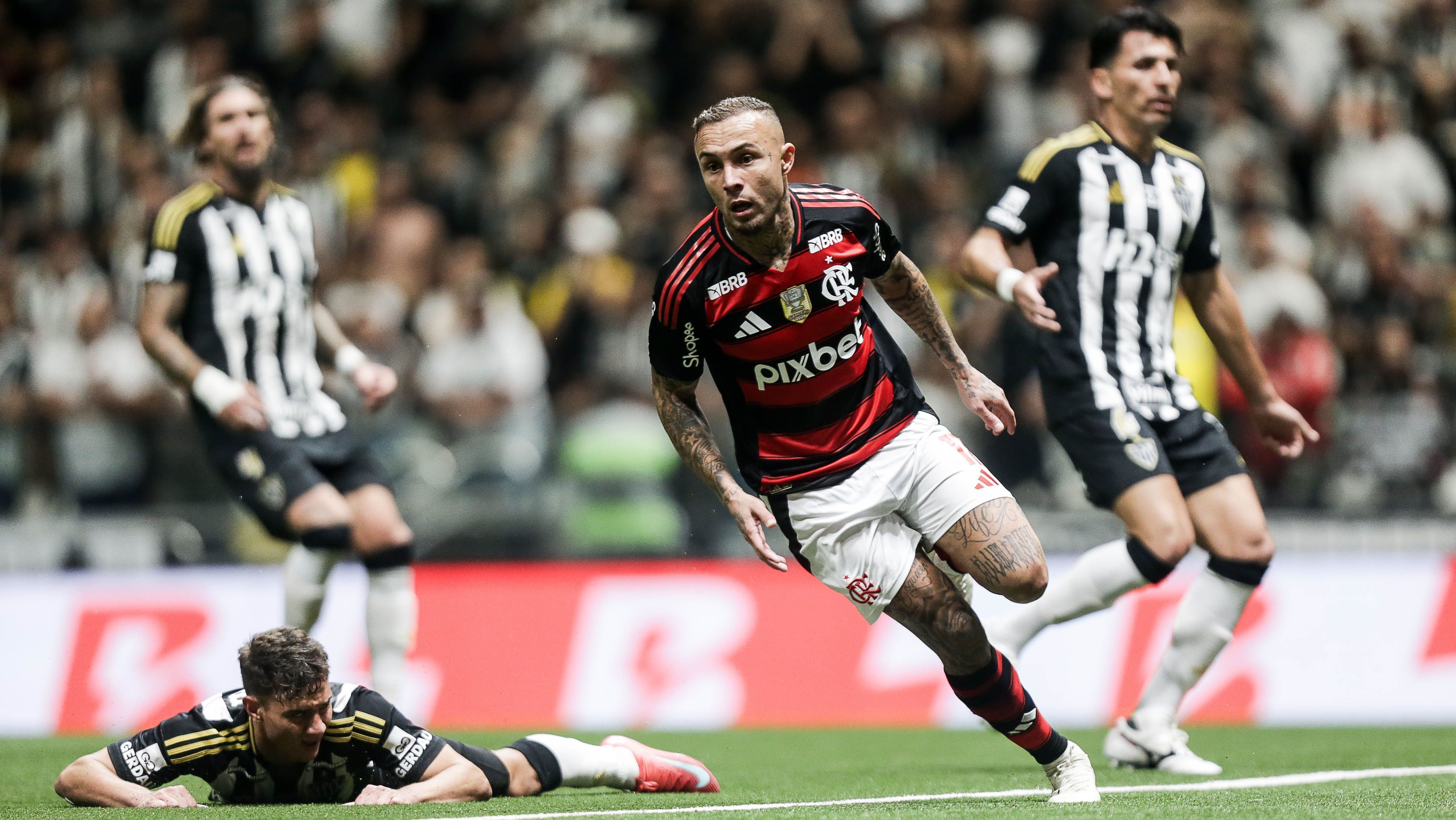 Cebolinha comemora gol contra o Atlético-MG