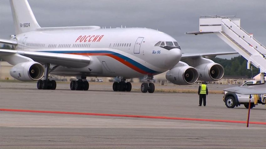 Avião de Vladimir Putin chega ao Alasca; presidente da Rússia tem reunião com Donald Trump • Reuters