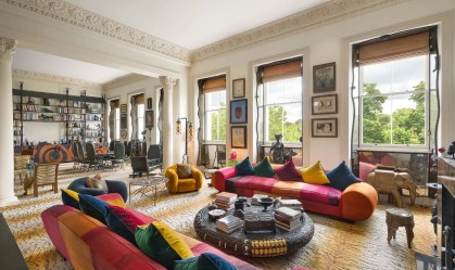 Dentro da casa de Pauline Karpidas, a dama da arte que vai leiloar tudo