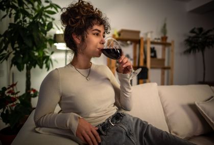 Consumo abusivo de álcool mais do que dobrou entre mulheres, diz estudo
