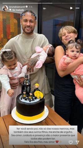 Neymar com os quatro filhos em homenagem de Biancardi no Dia dos Pais • Reprodução/Instagram