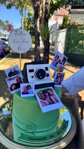 Bolo encomendado por Michelle Bolsonaro para Dia dos Pais • CNN