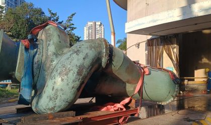 Esgoto no Rio Pinheiros: vazamento deixa mancha escura e mau cheiro em SP