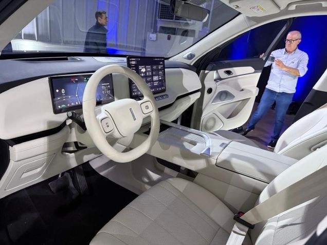 Cabine do Wey 07 conta com luxo e materiais premium • Rodrigo Barros/CNN