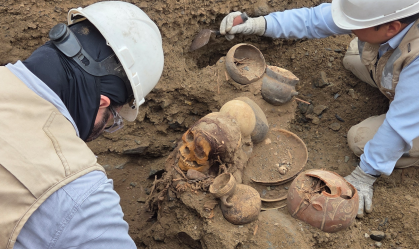 Cemitério pré-hispânico é descoberto debaixo de rua residencial no Peru