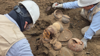 Cemitério pré-hispânico é descoberto debaixo de rua residencial no Peru