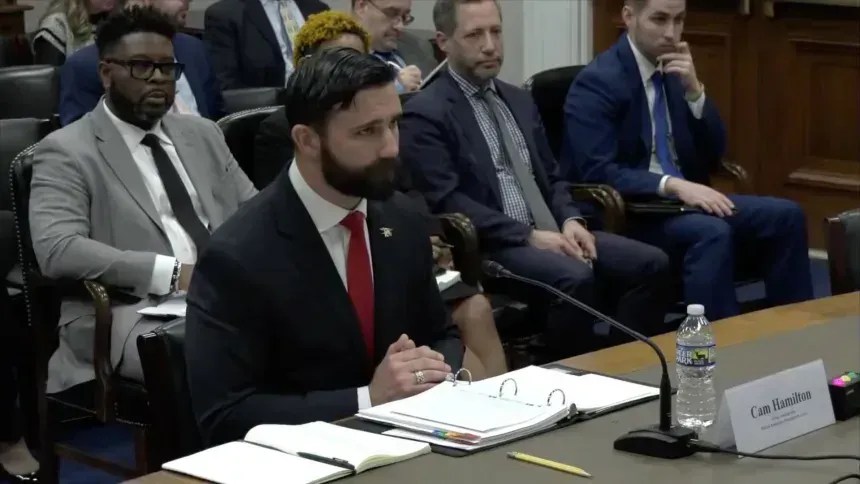 Cameron Hamilton discursa durante uma audiência do Comitê de Dotações da Câmara no dia 7 de maio • House Appropriations Committee/YouTube
