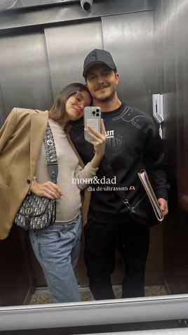 Camila Queiroz mostra barriga de grávida em dia de ultrassom do filho • Instagram / Camila Queiroz