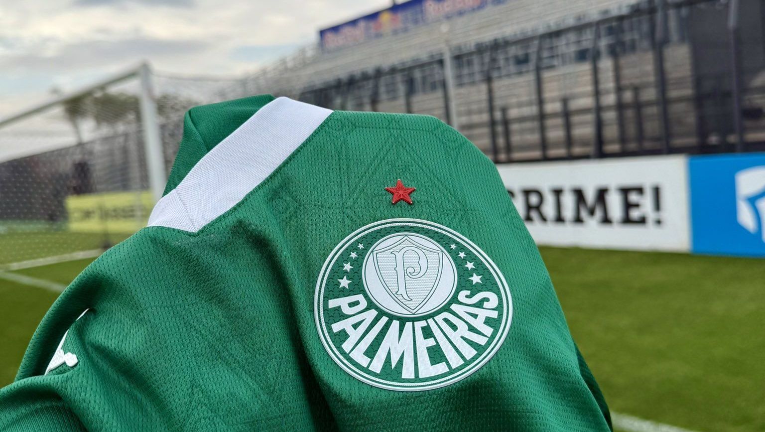 Camisa do Palmeiras no Estádio Cícero de Souza Marques